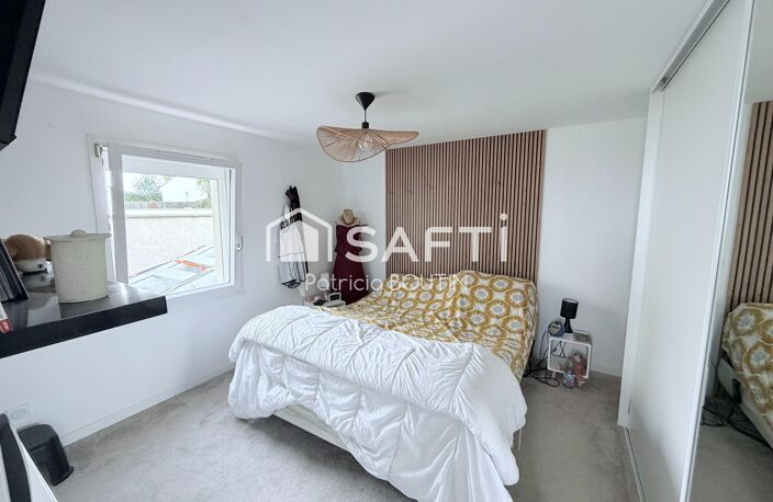 PAVILLON PLAIN PIED 5 CHAMBRES DONT UNE SUITE PARENTALE ET GARAGE A BENET ! — photo 4