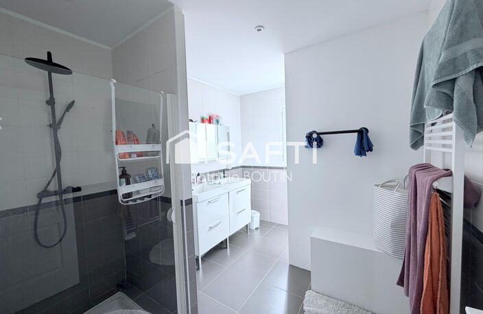 PAVILLON PLAIN PIED 5 CHAMBRES DONT UNE SUITE PARENTALE ET GARAGE A BENET ! — photo 5