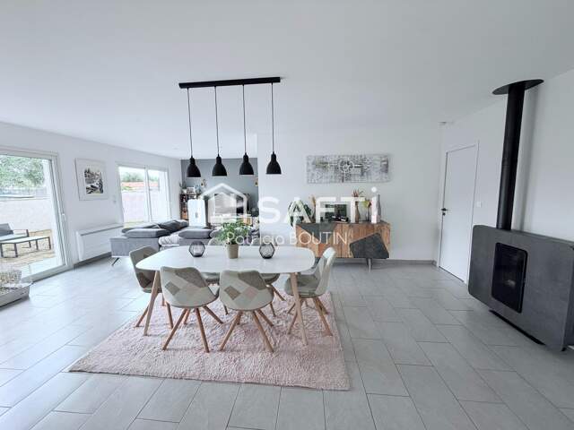 PAVILLON PLAIN PIED 5 CHAMBRES DONT UNE SUITE PARENTALE ET GARAGE A BENET ! — photo du bien