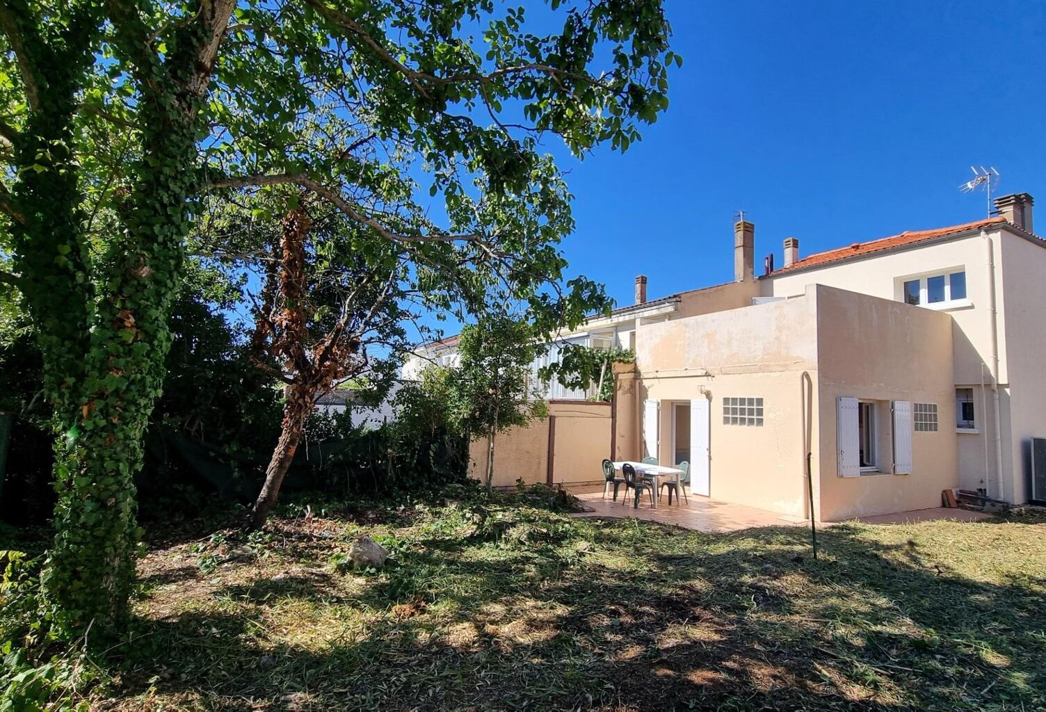Secteur La Courbe - Maison lumineuse avec jardin plein sud et beau potentiel — photo 1