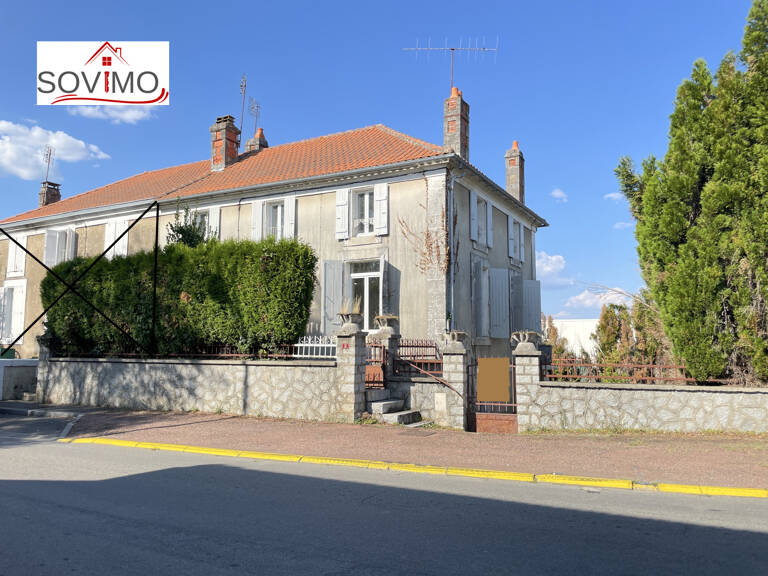 MAISON DE VILLE À RÉNOVER : JARDIN, GARAGE ET BEAU POTENTIEL — photo 1