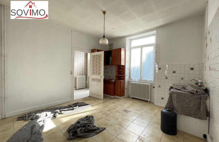 MAISON DE VILLE À RÉNOVER : JARDIN, GARAGE ET BEAU POTENTIEL — photo 4