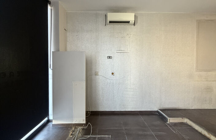 Local Commercial + Appartement Loué — photo 5
