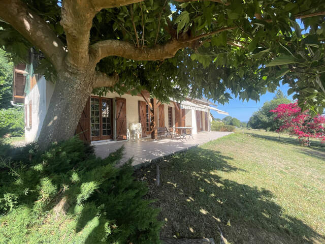 MAISON SUR LES HAUTEURS DE LAMARQUE-PONTACQ — photo du bien