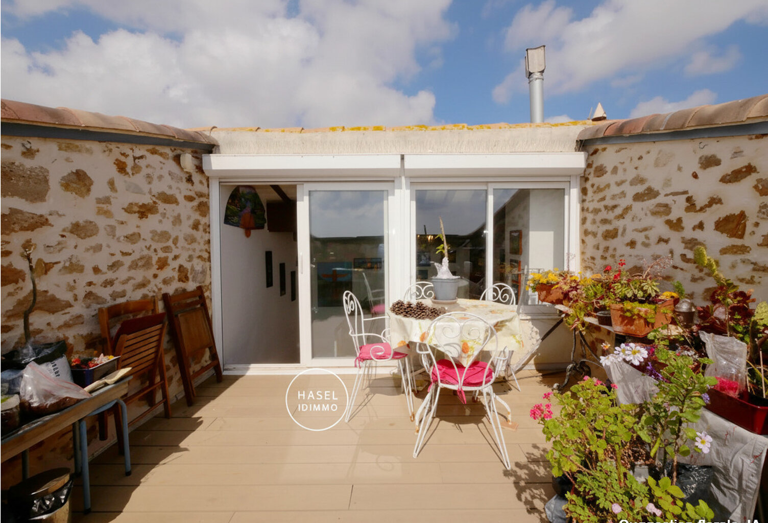 Maison T5 : garage, terrasse et parcelle de 2700 m2 — photo 1