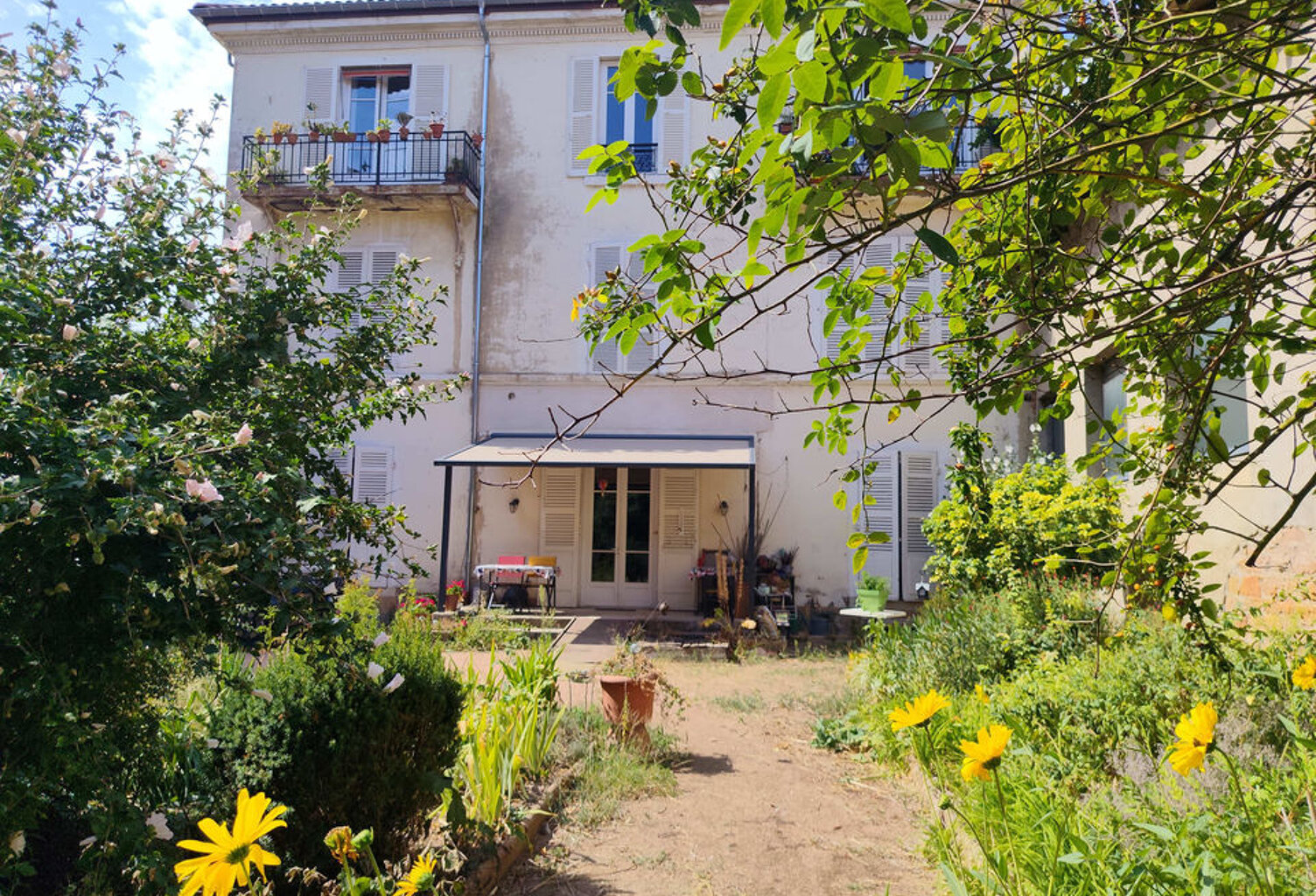 A MACON EN BOURGOGNE APPARTEMENT 8 PIECES DE 217 M² AVEC — photo 1
