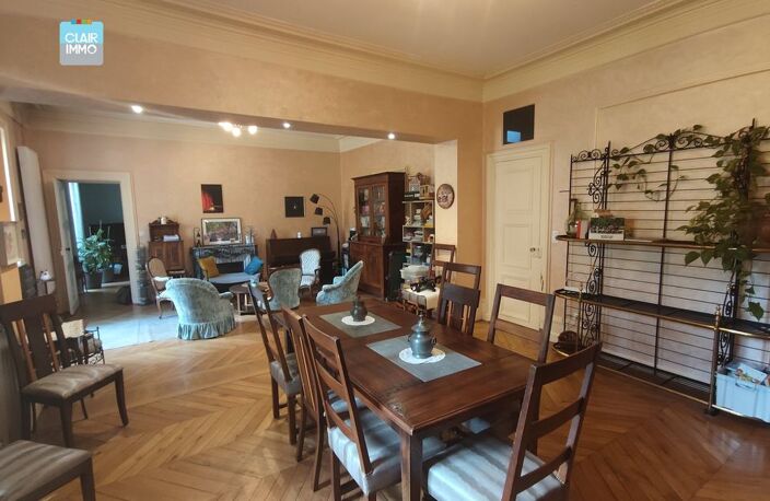 A MACON EN BOURGOGNE APPARTEMENT 8 PIECES DE 217 M² AVEC — photo 3