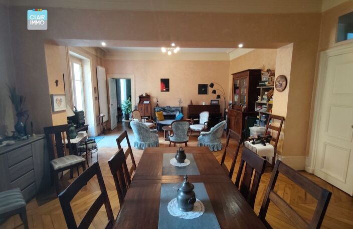 A MACON EN BOURGOGNE APPARTEMENT 8 PIECES DE 217 M² AVEC — photo 4