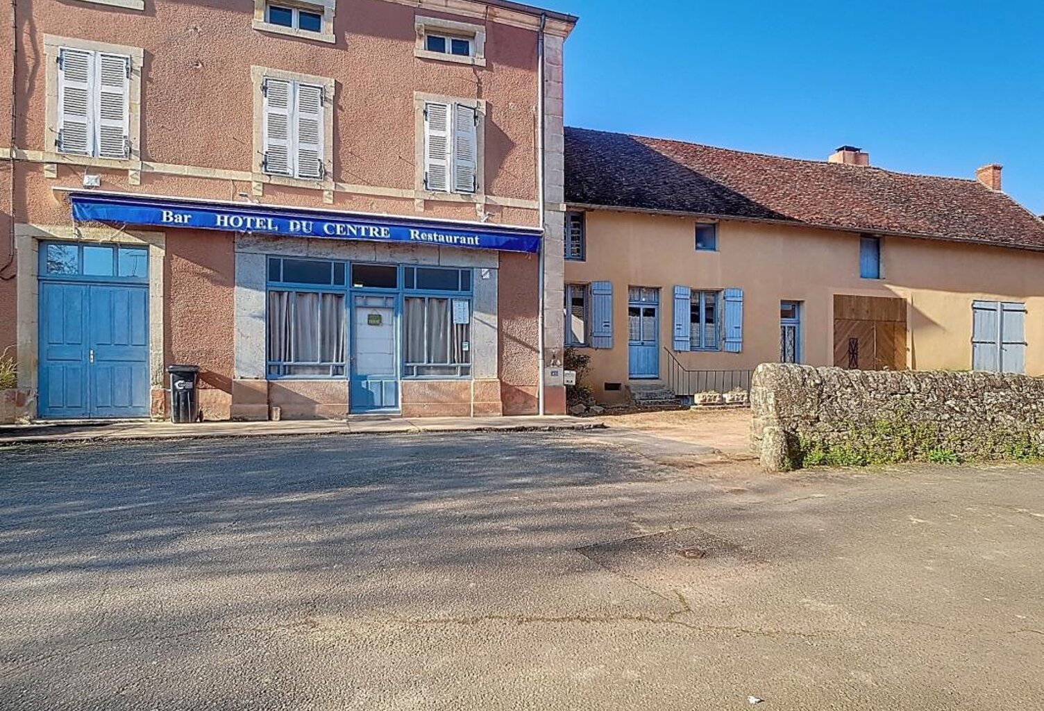 Maison à vendre 10 pièces MARTIGNY LE COMTE (71) — photo 1