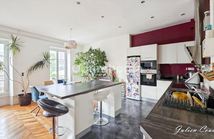 CLERMONT-FERRAND – CENTRE HISTORIQUE – T3 95 M² – 54 M² DE PIÈCE DE VIE – GARAGE — photo 4