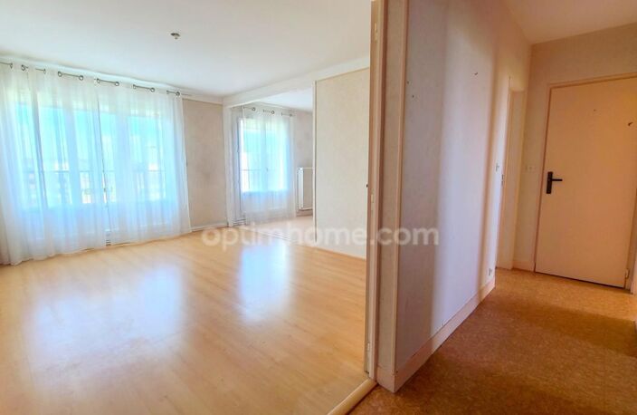 CHARTRES - APPARTEMENT - GRAND T2 - 68 m² AVEC GARDIEN - CAVE - PLACE DE PARKING — photo 3