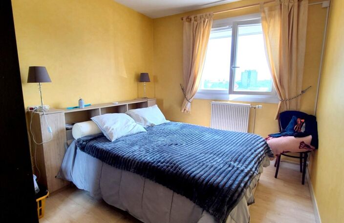 CHARTRES - APPARTEMENT - GRAND T2 - 68 m² AVEC GARDIEN - CAVE - PLACE DE PARKING — photo 5