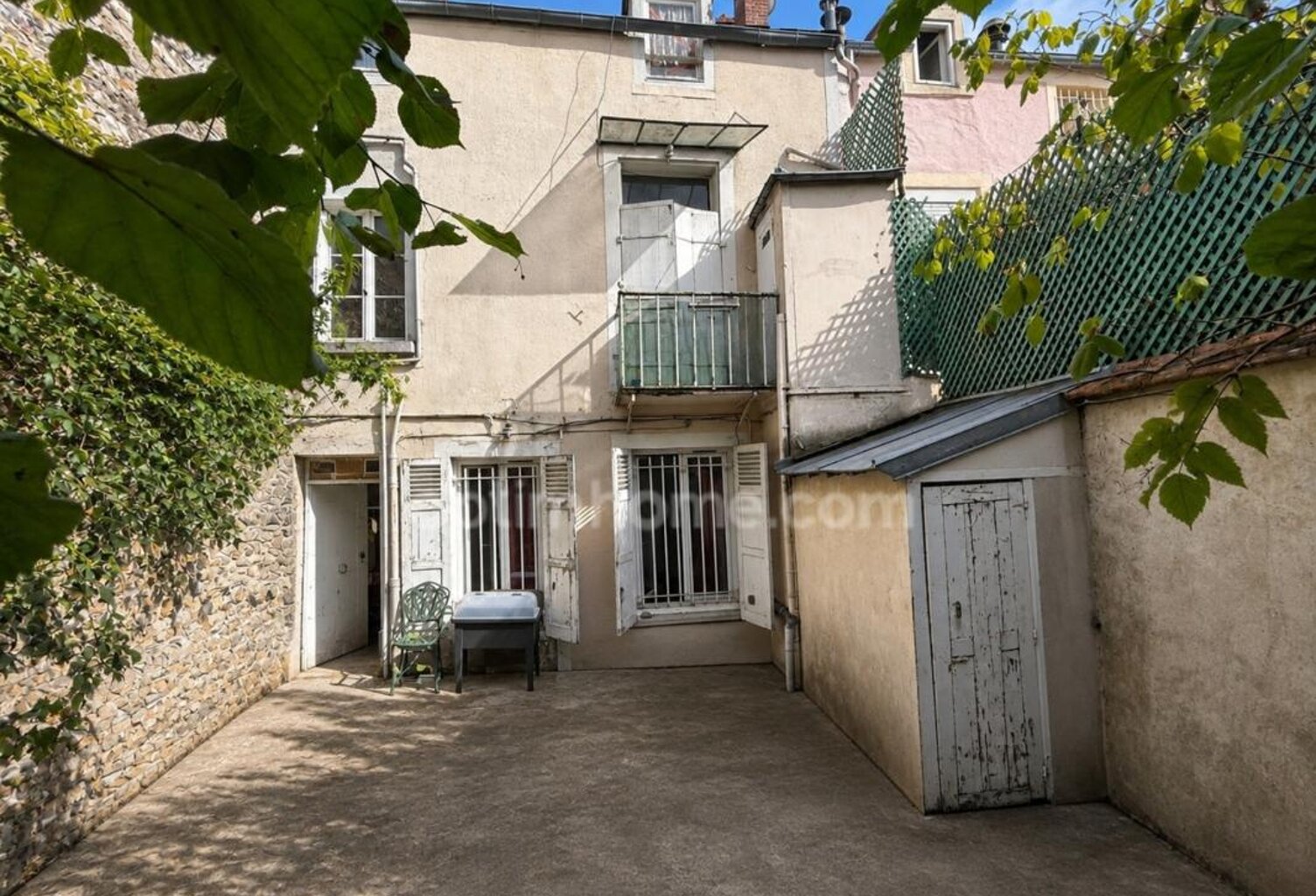 ÉTAMPES CENTRE-VILLE – IMMEUBLE À FORT POTENTIEL AVEC JARDIN — photo 1