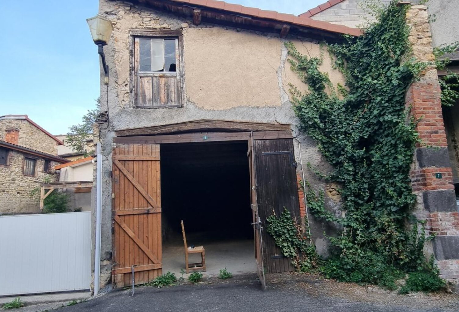 Grange à vendre CHAURIAT (63) — photo 1