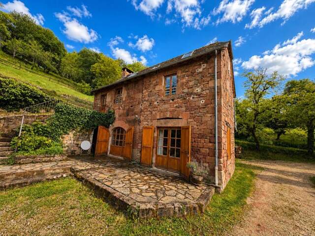 Maison en pierre avec terrasse – Un lieu plein de charme entre Conques et Marcillac — photo du bien