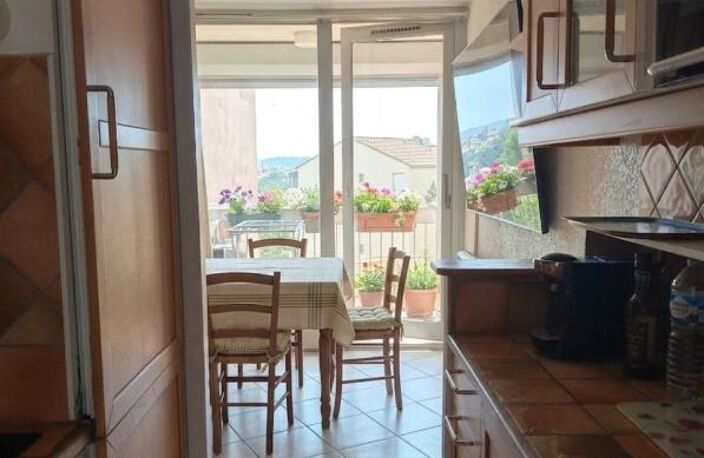 GRÉOUX-LES-BAINS – T2 LUMINEUX AVEC BALCON, RÉSIDENCE SÉCURISÉE — photo 2