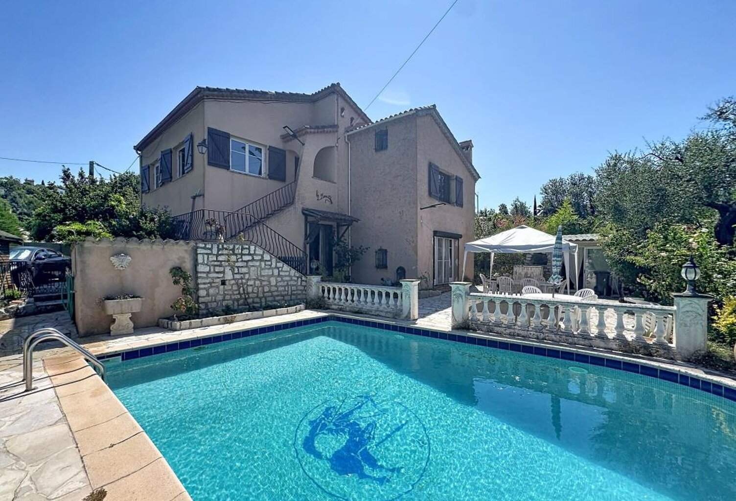 PROPRIETE DIVISEE EN 3 APPARTEMENTS AVEC JARDIN ET PISCINE — photo 1