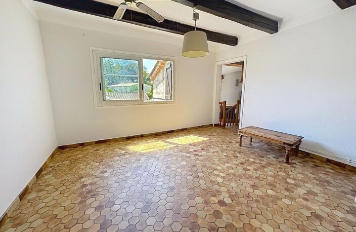 PROPRIETE DIVISEE EN 3 APPARTEMENTS AVEC JARDIN ET PISCINE — photo 2