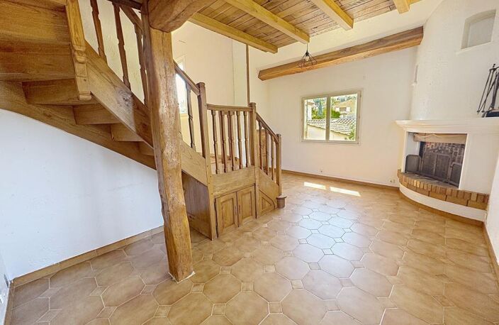 PROPRIETE DIVISEE EN 3 APPARTEMENTS AVEC JARDIN ET PISCINE — photo 3
