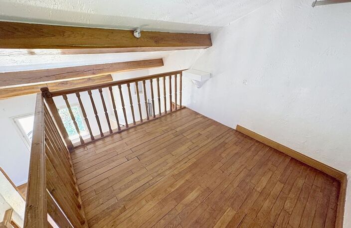 PROPRIETE DIVISEE EN 3 APPARTEMENTS AVEC JARDIN ET PISCINE — photo 4