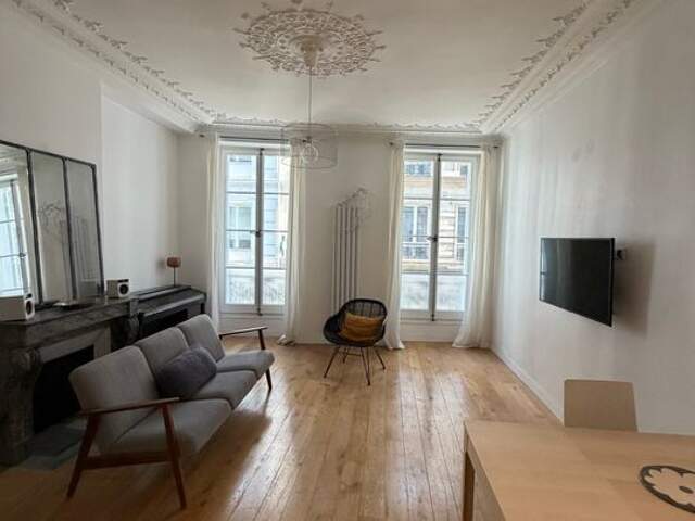 Appartement de 50m2 à louer sur Paris 08 — photo du bien