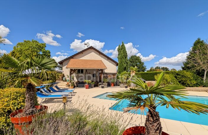 Maison à vendre 6 pièces LA CHARMEE (71) 4 chambres - terrain de 2747 m² abri voitures grande piscine ! — photo 2