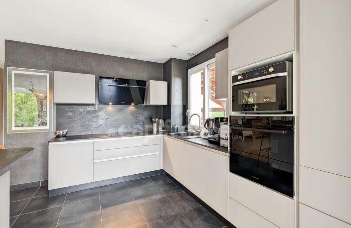 Maison à vendre 6 pièces LA CHARMEE (71) 4 chambres - terrain de 2747 m² abri voitures grande piscine ! — photo 4