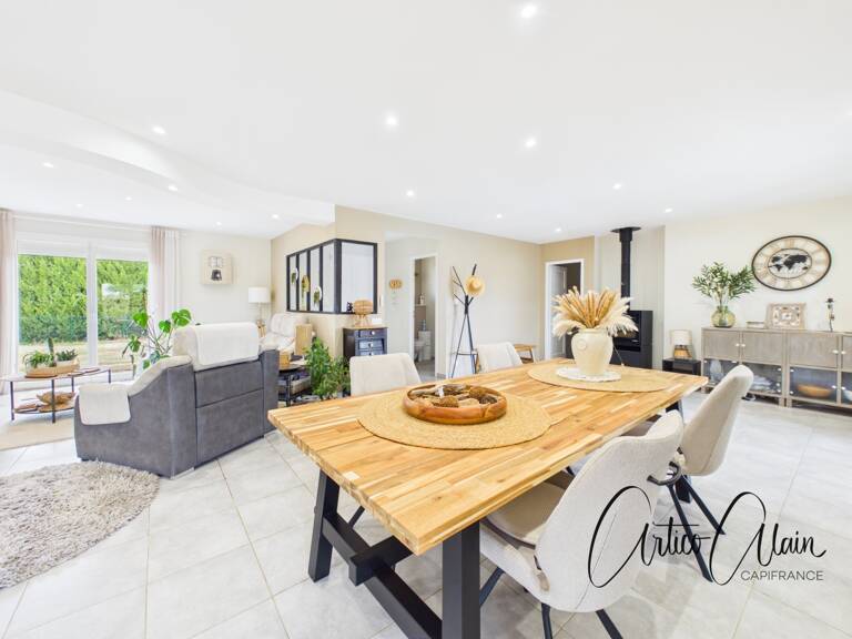 Maison de plain-pied 200 m² avec appartement indépendant et piscine — photo 1
