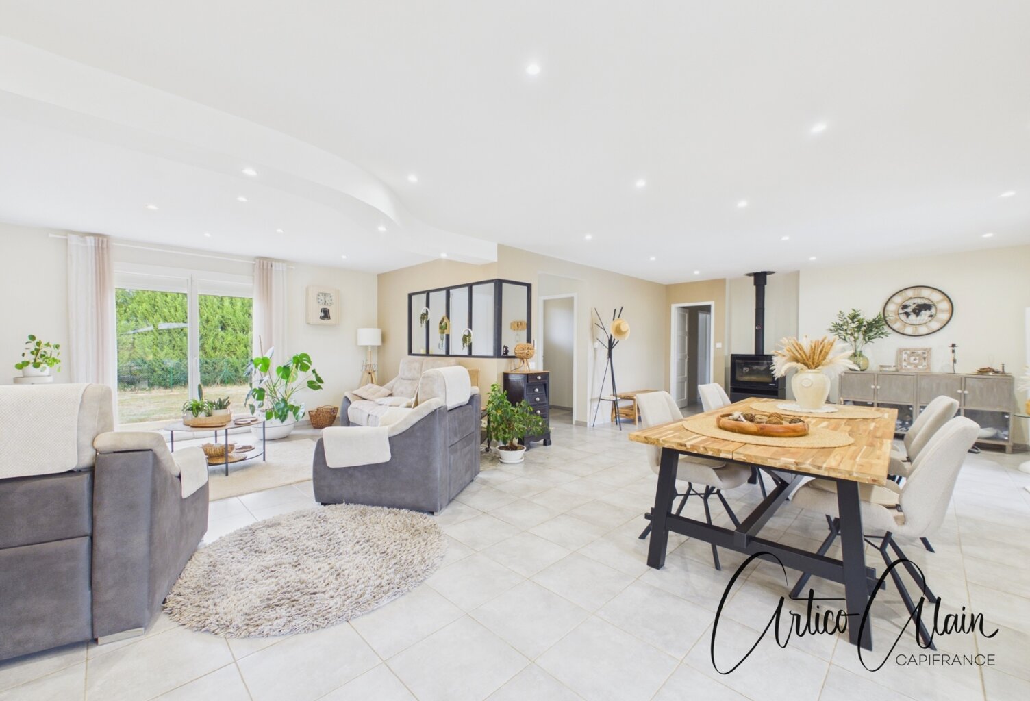 Maison de plain-pied 200 m² avec appartement indépendant et piscine — photo 1