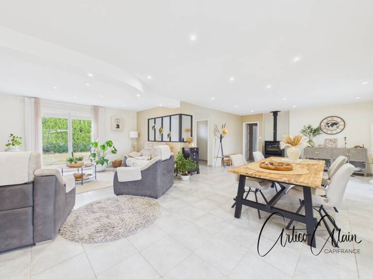 Maison de plain-pied 200 m² avec appartement indépendant et piscine — photo 1