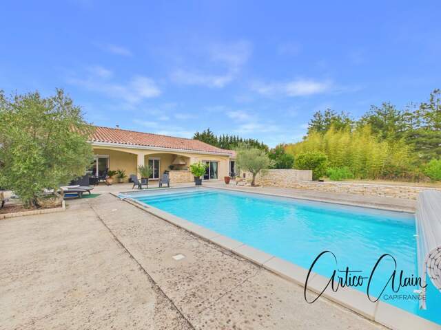 Maison de plain-pied 200 m² avec appartement indépendant et piscine — photo du bien