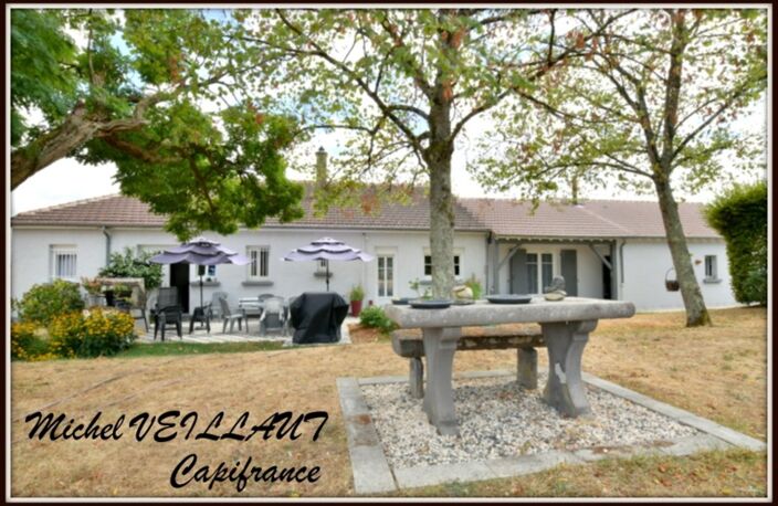 Maison à vendre 8 pièces NEUILLY LE REAL (03), plain-pied, 4 chambres, garage, grange, terrain 2803 m² — photo 3