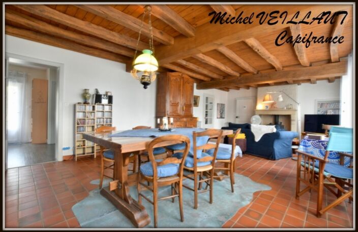 Maison à vendre 8 pièces NEUILLY LE REAL (03), plain-pied, 4 chambres, garage, grange, terrain 2803 m² — photo 4