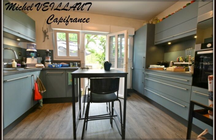 Maison à vendre 8 pièces NEUILLY LE REAL (03), plain-pied, 4 chambres, garage, grange, terrain 2803 m² — photo 5