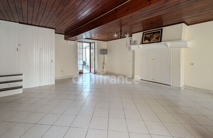 Maison mitoyenne en pierres à rénover avec 2 hectares de terrain plat à Carentoir – Idéal chevaux et projets nature.” — photo 4