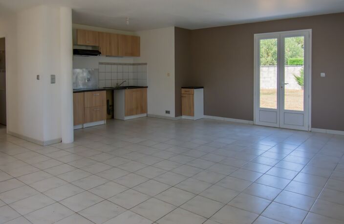 ETAULES - MAISON 4 PIÈCES, PLAIN PIED, GARAGE ET TERRAIN — photo 4