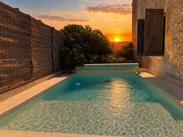 Maison à 2 min de la plage à Saint-Pierre-la-Mer – piscine, vue mer et T3 indépendant — photo du bien