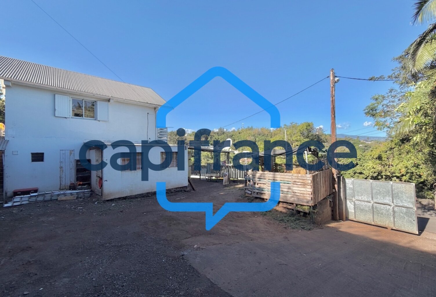 À vendre maison de 100 m² à rénover comprenant deux appartements T3 et vue mer – La Rivière Saint-Louis — photo 1