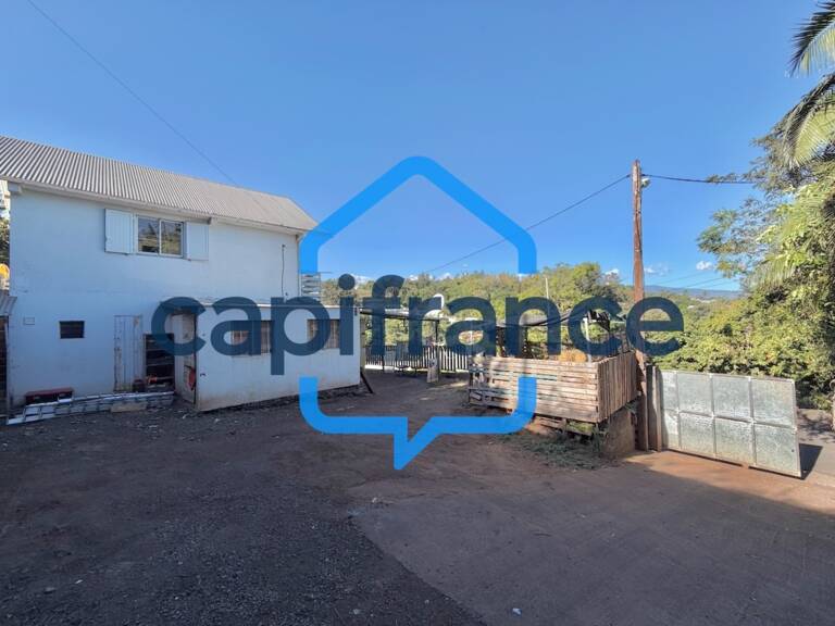À vendre maison de 100 m² à rénover comprenant deux appartements T3 et vue mer – La Rivière Saint-Louis — photo 1