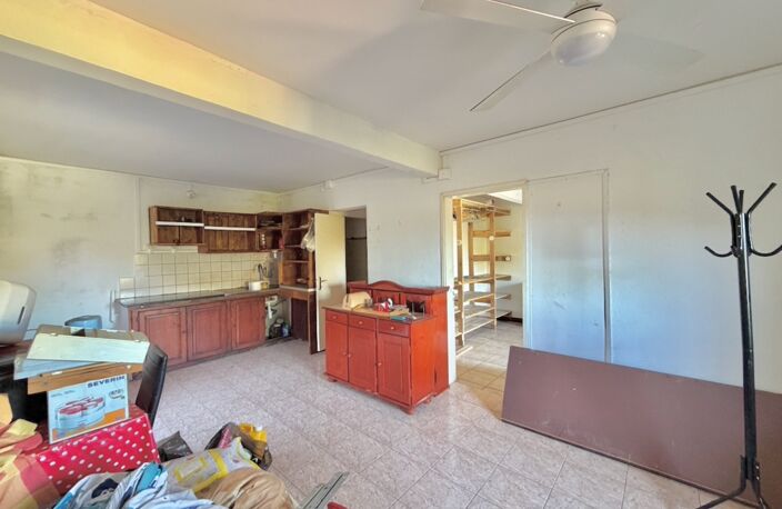 À vendre maison de 100 m² à rénover comprenant deux appartements T3 et vue mer – La Rivière Saint-Louis — photo 3
