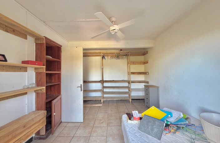 À vendre maison de 100 m² à rénover comprenant deux appartements T3 et vue mer – La Rivière Saint-Louis — photo 4