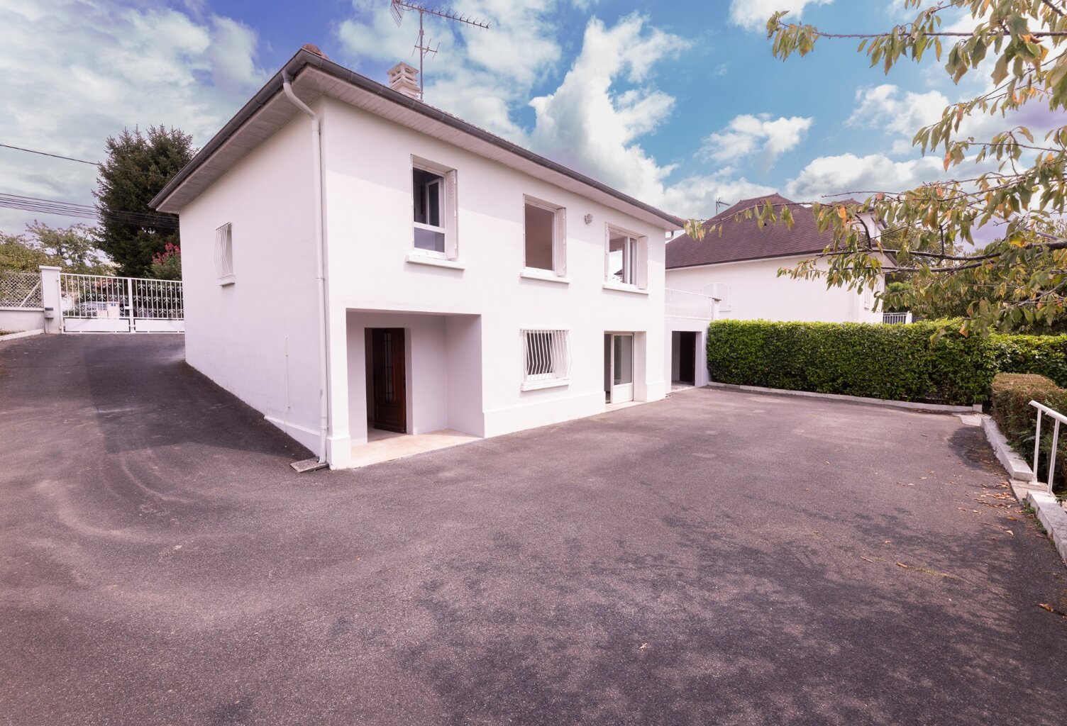 BILLÈRE (64) – À VENDRE - Maison familiale de 126 M² – 4 chambres et bureau – Terrasse, garage et grand jardin — photo 1