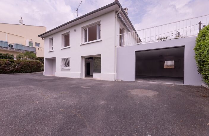 BILLÈRE (64) – À VENDRE - Maison familiale de 126 M² – 4 chambres et bureau – Terrasse, garage et grand jardin — photo 3