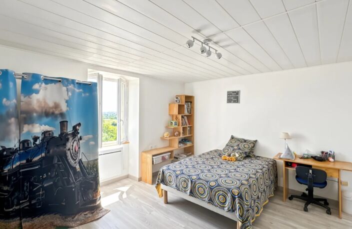 Belle propriété 6 pièces SAINT LAURENT EN BRIONNAIS + 1 Ha et des écuries (71) — photo 4
