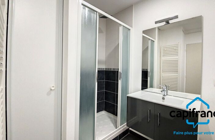 Dpt Isère (38), à louer AOSTE appartement T2 rénové en centre village — photo 2