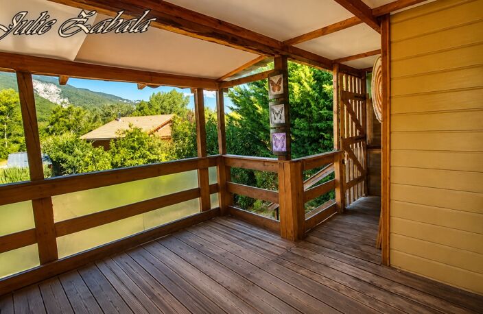 Bungalow en bois avec terrain privatif, terrasse et cave – PRL — photo 2