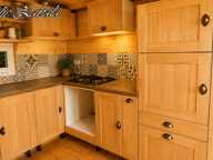 Bungalow en bois avec terrain privatif, terrasse et cave – PRL — photo 4