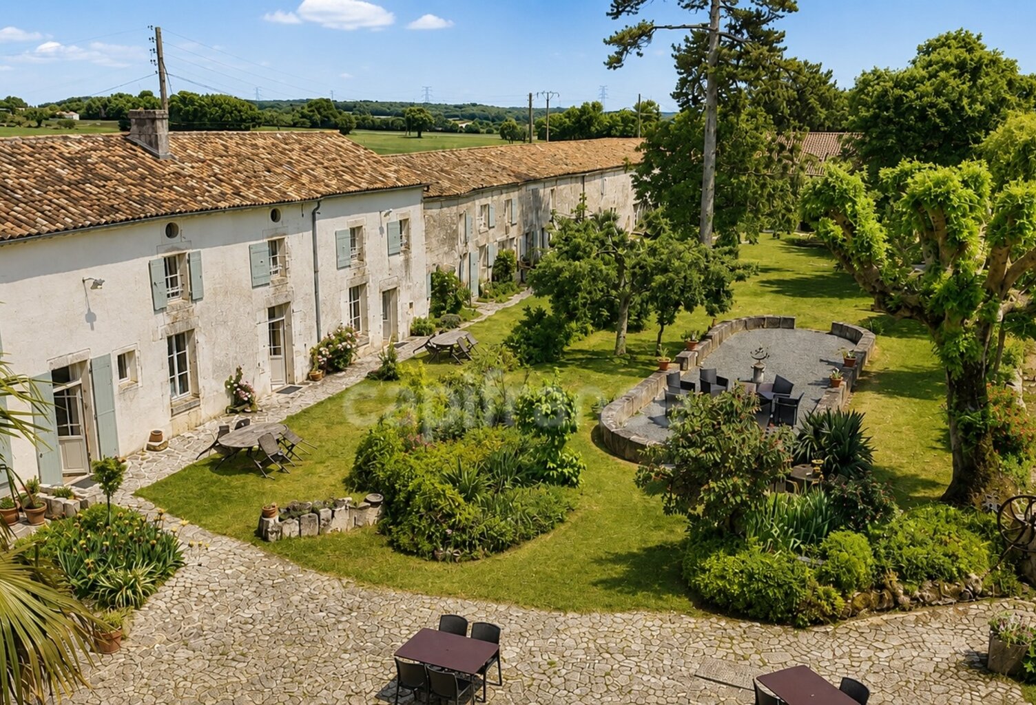 DOMAINE D’EXCEPTION DU XVIIᵉ SIÈCLE – 1 370 M² – 2 HECTARES – PISCINE – GÎTES & RÉCEPTIONS — photo 1
