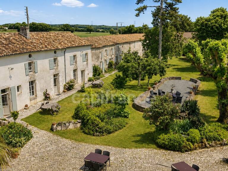 DOMAINE D’EXCEPTION DU XVIIᵉ SIÈCLE – 1 370 M² – 2 HECTARES – PISCINE – GÎTES & RÉCEPTIONS — photo 1