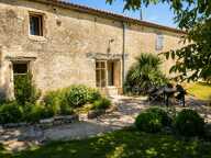 DOMAINE D’EXCEPTION DU XVIIᵉ SIÈCLE – 1 370 M² – 2 HECTARES – PISCINE – GÎTES & RÉCEPTIONS — photo 2
